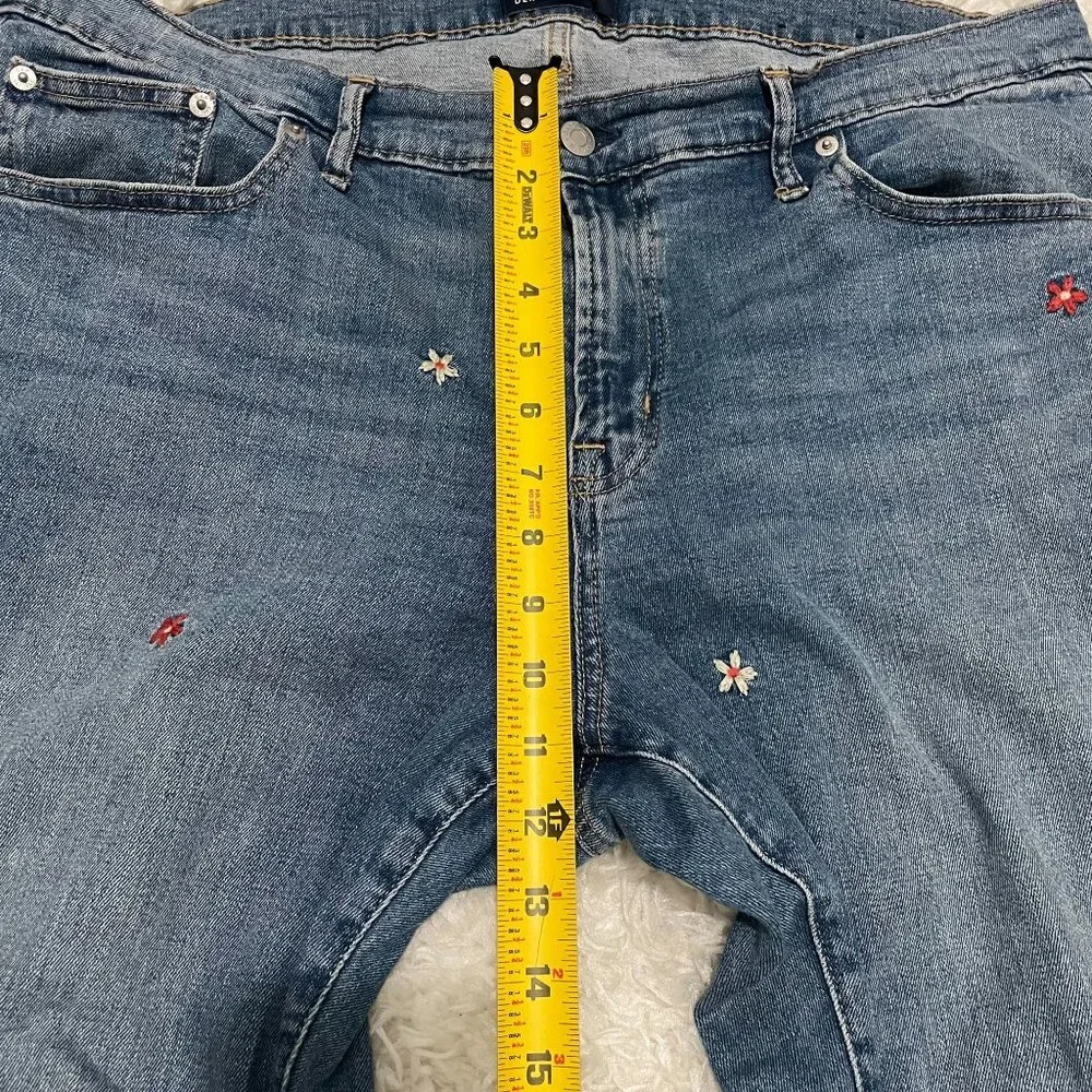 GAP Denim Size 33 Girlfriend Women Embroidered Flower Jeans - Picture 4 of 8